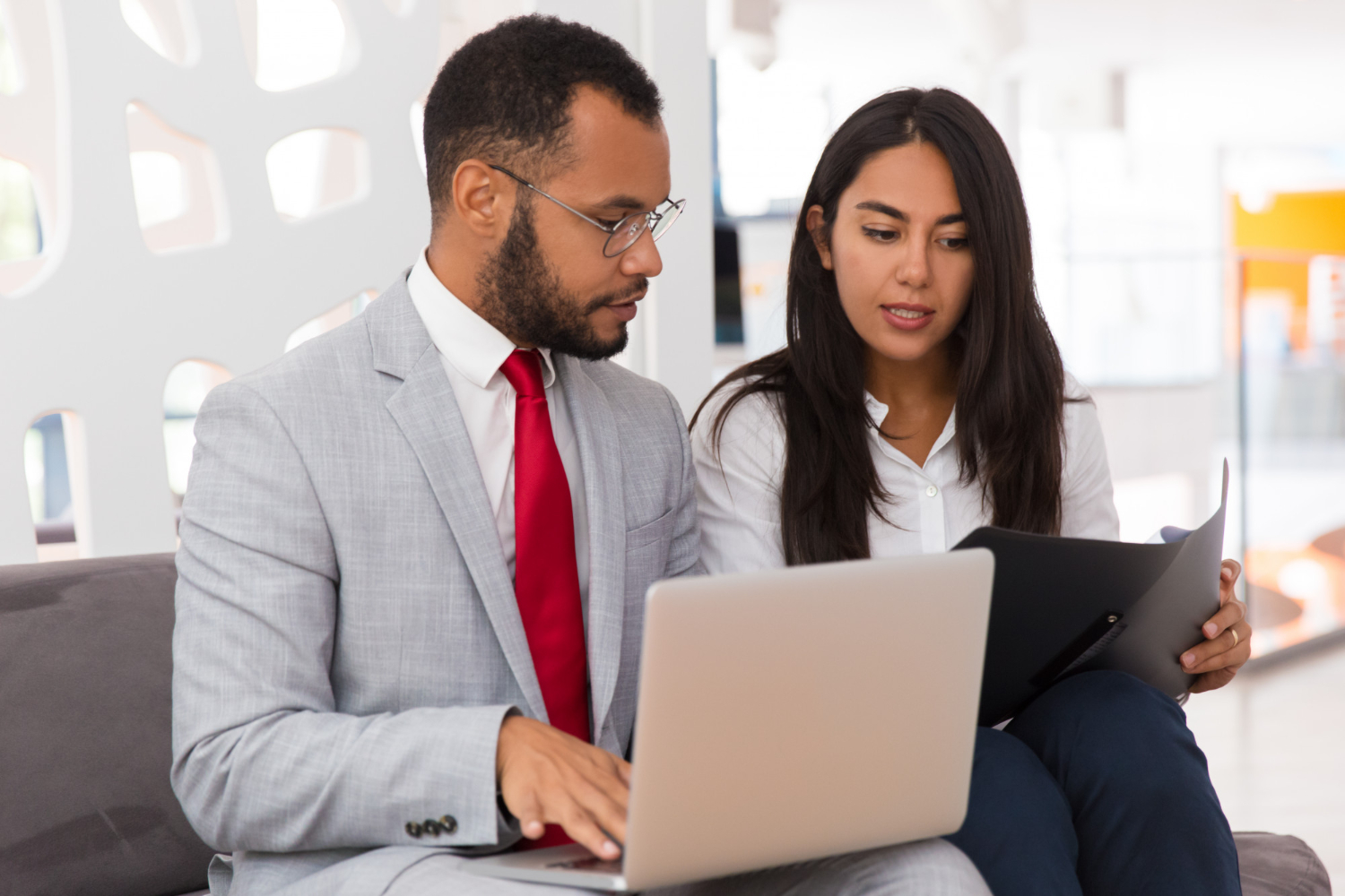 Ejecutivos en reunion | Capitel Consulting
